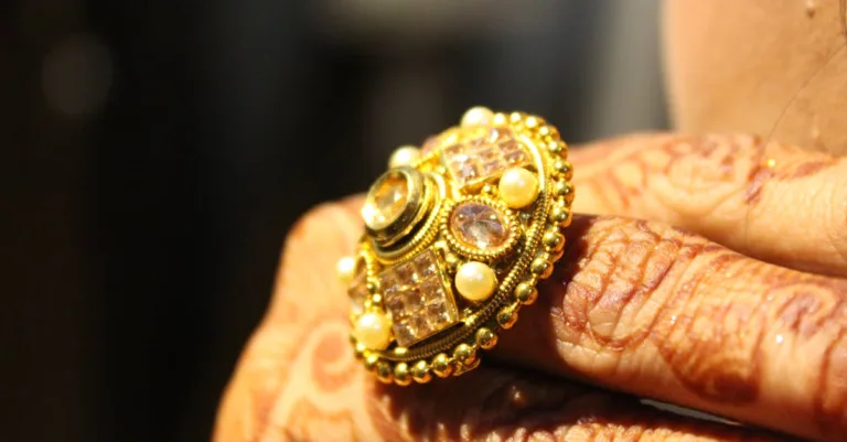 découvrez notre collection élégante de bijoux, alliant style et qualité pour sublimer toutes vos occasions.