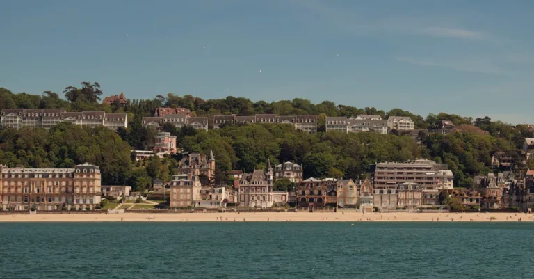 découvrez les meilleures locations de vacances en normandie pour un séjour confortable et authentique entre mer et campagne.