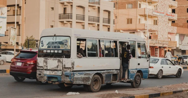 découvrez nos tarifs compétitifs pour la location de minibus, adaptés à tous vos besoins de transport en groupe.