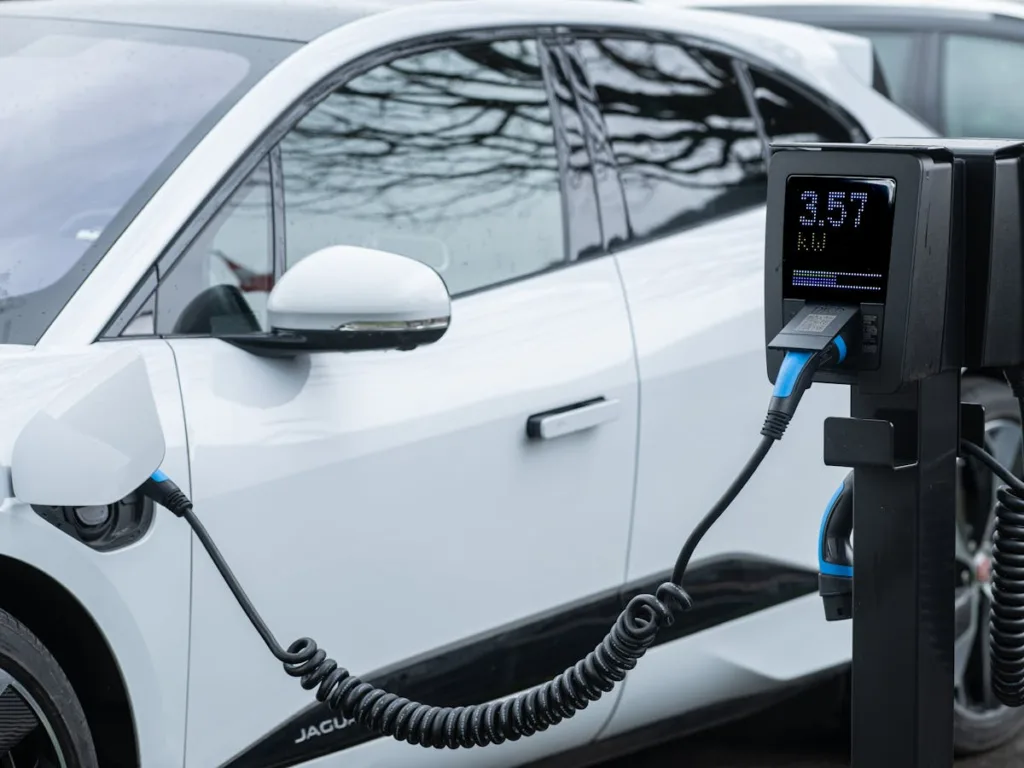 voiture électrique toujours cher thermique