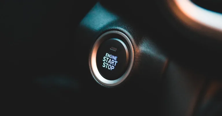 découvrez les causes courantes pour lesquelles votre voiture ne démarre pas en mode économique et comment résoudre ce problème pour un démarrage optimal.