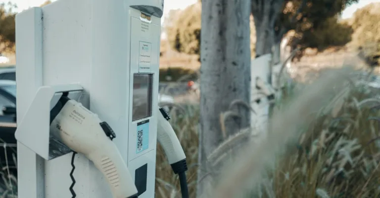 découvrez tout sur l'autonomie des voitures électriques : conseils, comparatifs et astuces pour optimiser votre parcours électrique.