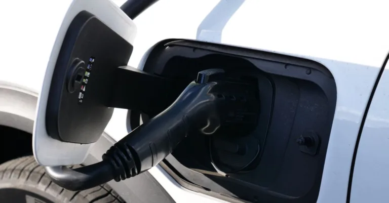 abonnement pour la recharge de véhicules électriques : profitez d'un accès illimité et facile aux bornes de recharge dédiées, avec des tarifs adaptés à vos usages et un service client réactif.