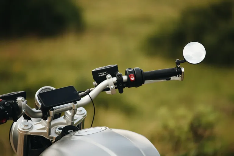 fixer son smartphone sur un deux-roues