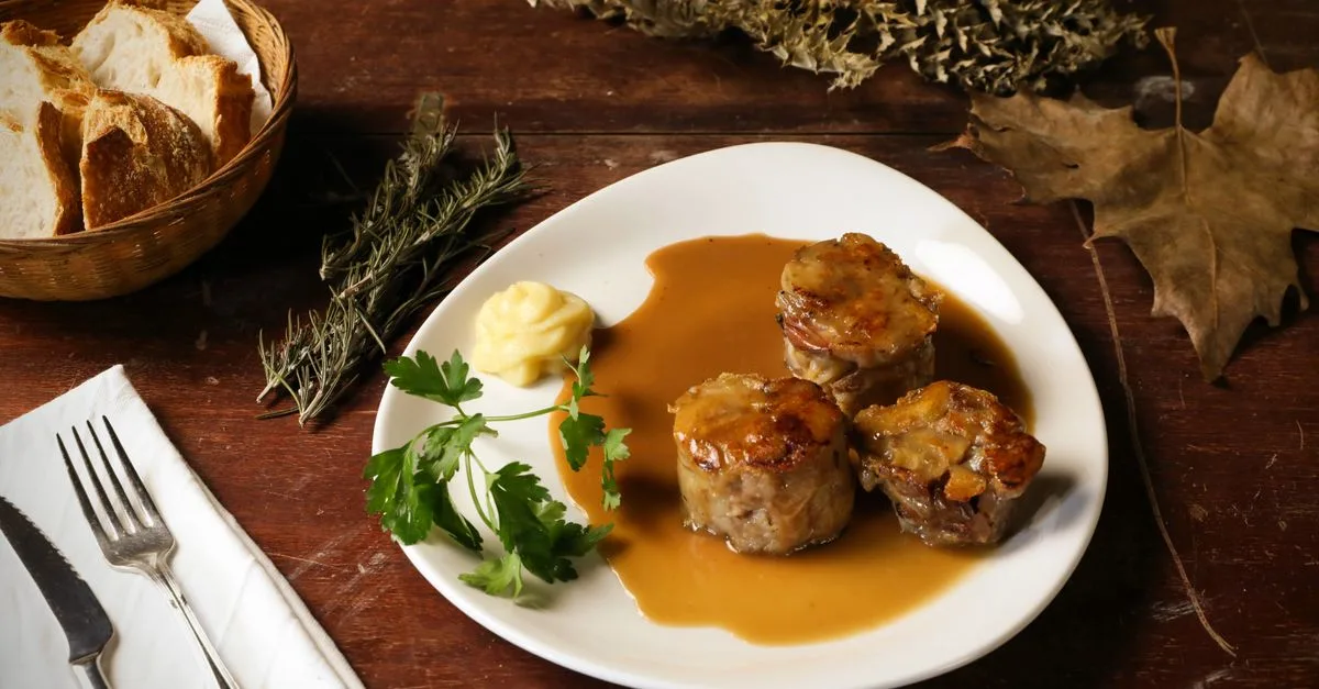 découvrez la gastronomie normande, ses spécialités culinaires authentiques, fromages, fruits de mer et recettes traditionnelles de normandie.
