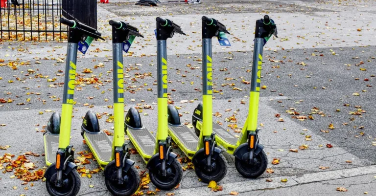 découvrez les causes et solutions de la dégradation des batteries de scooter pour prolonger leur durée de vie et optimiser les performances.