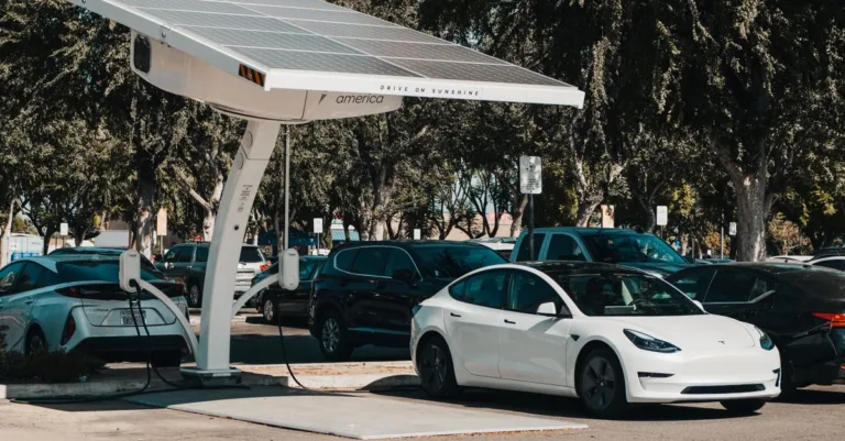 découvrez l'autonomie des voitures électriques : tout ce qu'il faut savoir pour bien choisir votre véhicule et optimiser vos trajets.