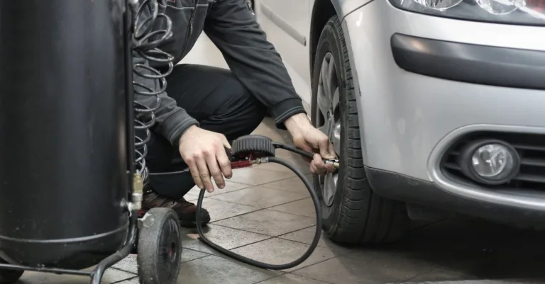 découvrez l'importance de la pression des pneus pour votre sécurité et l'efficacité de votre véhicule. apprenez comment vérifier et ajuster correctement la pression des pneus.
