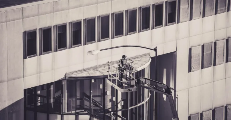 découvrez les techniques avancées pour la construction de radars fins, alliant précision et performance pour des applications variées.