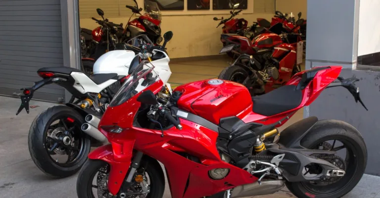 découvrez les marques italiennes de motos célèbres pour leur design, performance et innovation dans l'univers de la moto.