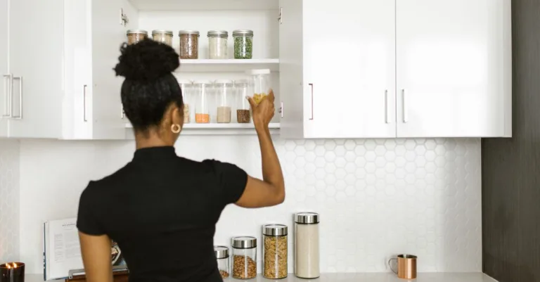 découvrez des solutions de rangement minimalistes alliant simplicité et efficacité pour optimiser votre espace avec style.