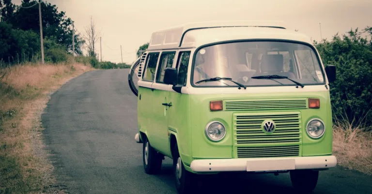 découvrez nos campervans confortables et bien équipés pour des voyages inoubliables en pleine nature. louez votre campervan idéal dès aujourd'hui !
